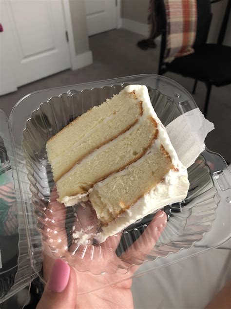 <b>Publix</b>'s <b>cake</b> (above) has a cultlike following, but it wasn't my personal favorite. . Best publix cake flavors reddit